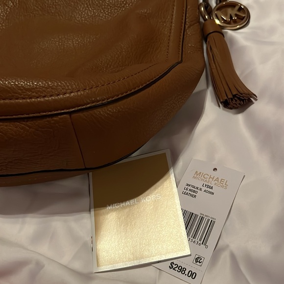 Michael Kors - “Lydia” hobo in Acorn/ soft tan/brown Questions just ask - Picture 13 of 13